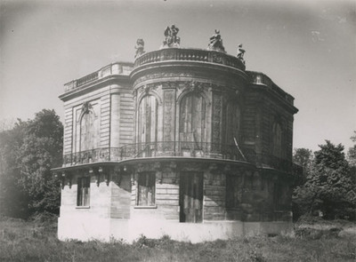 Vue du pavillon dans le parc de Sceaux, dans les années 1930