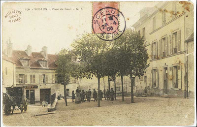 Le centre-ville de Sceaux en carte postale ancienne