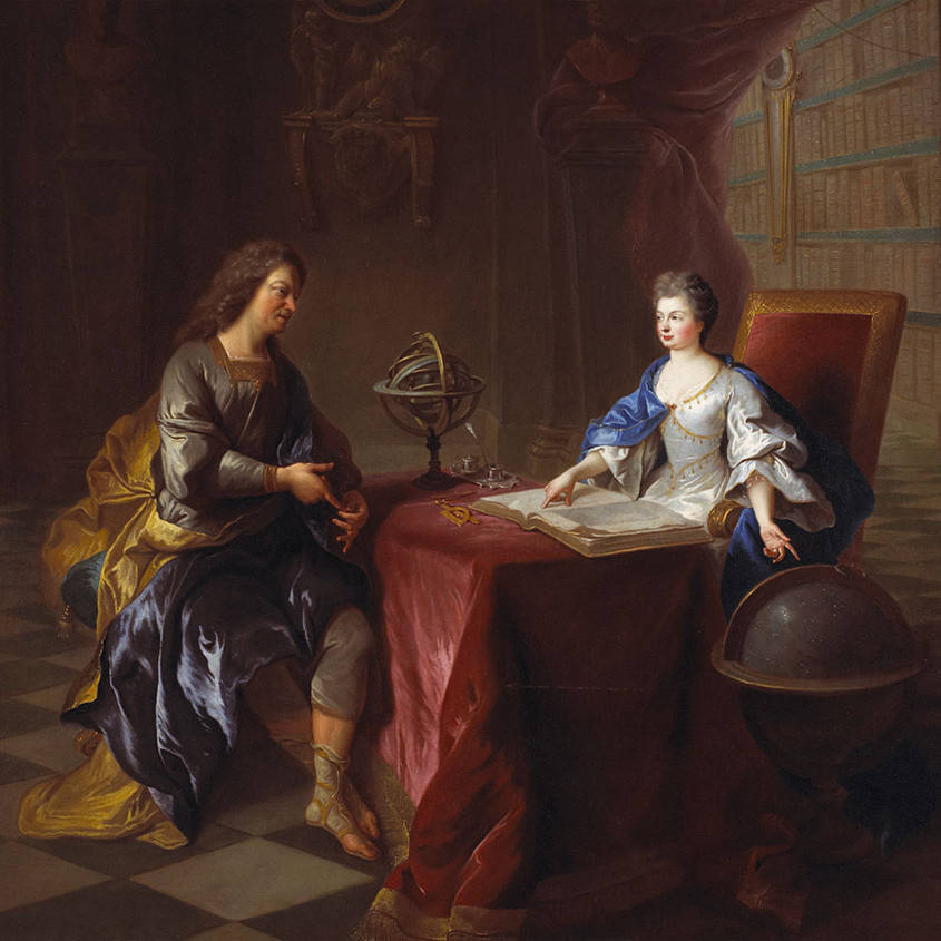 Monsieur de Mazieu et la duchesse du Maine assis l'un en face de l'autre devant un bureau et entour&eacute;s d'instruments scientifiques, la duchesse tient un grand livre ouvert