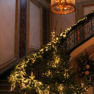 8-noel-chateau-sceaux-escalier-decore.jpg