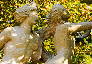 Sculpture d'Apollon et Daphné dans le parc du Domaine de Sceaux