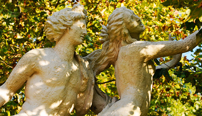Sculpture d'Apollon et Daphné dans le parc du Domaine de Sceaux